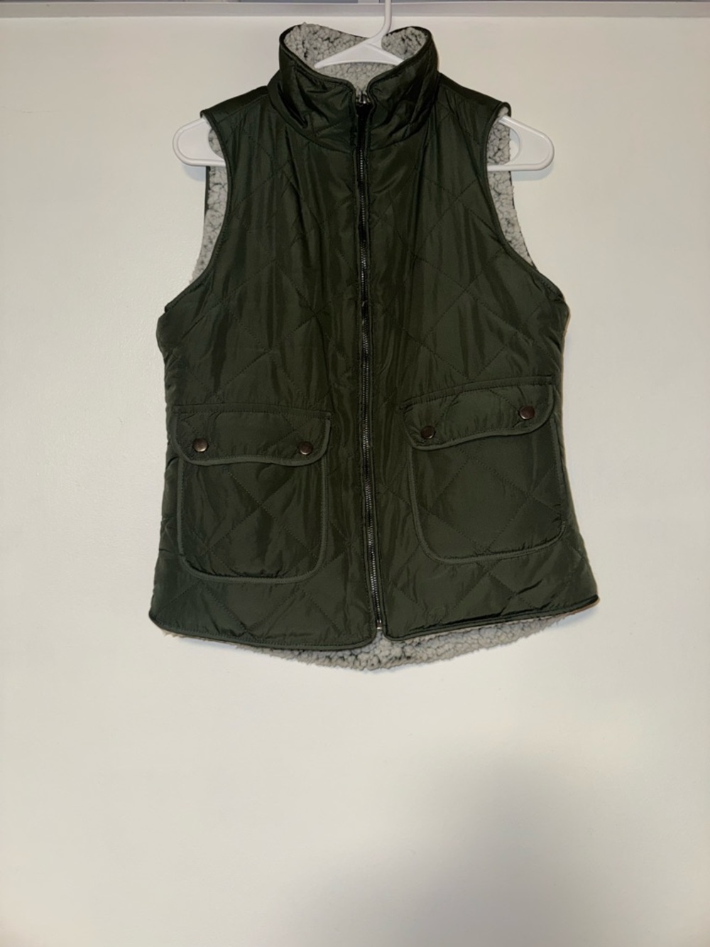 Francesca’s Olive Green Quilted Sherpa Vest Size Medium Women’s Reversible
